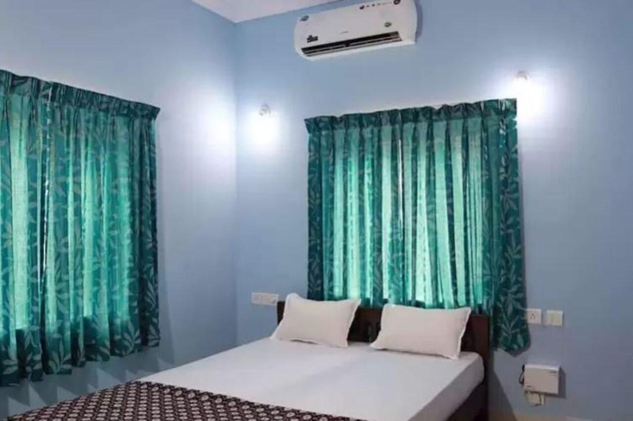 Calangute Beach Holiday Inn Hotel 3*
